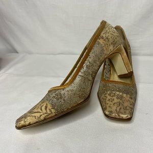 Touch of Nina, vintage shoes, gold floral. Size 6